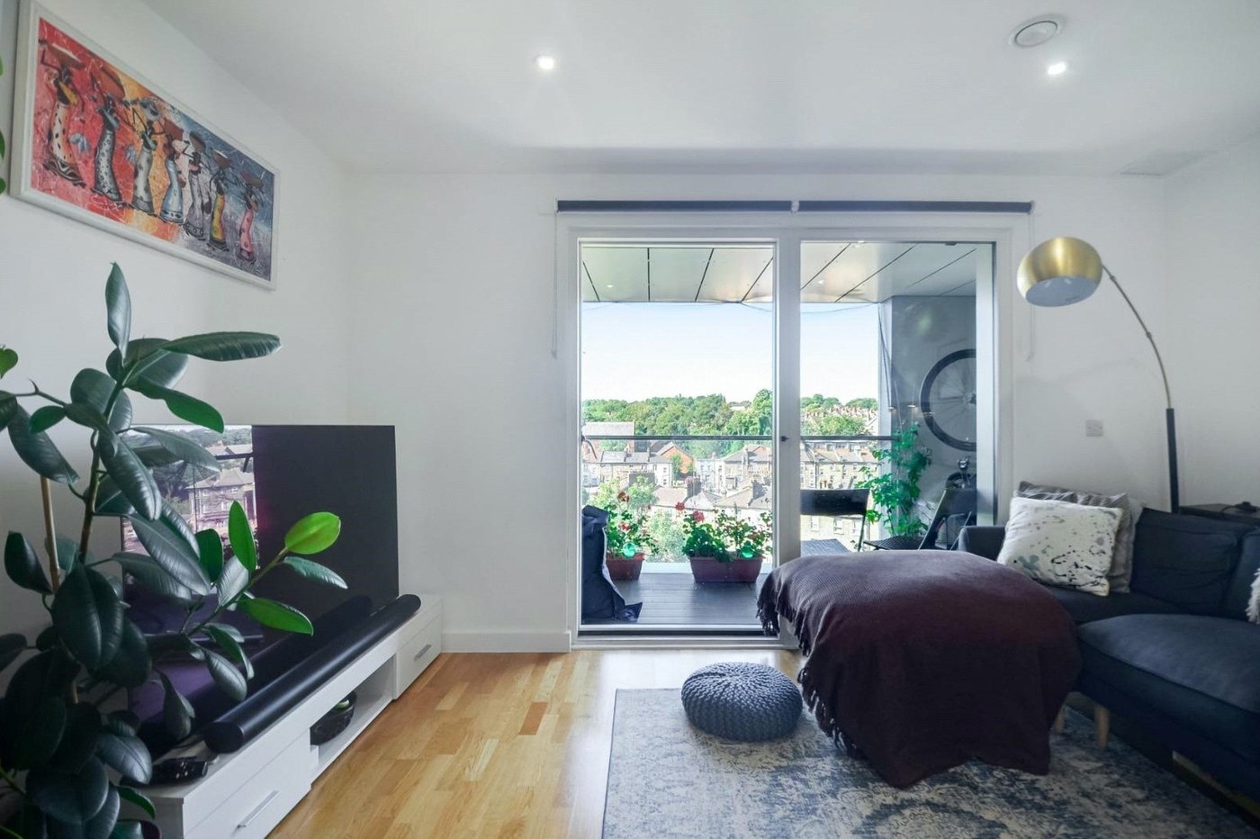 2 bedroom property for sale in London | Robinson Jackson