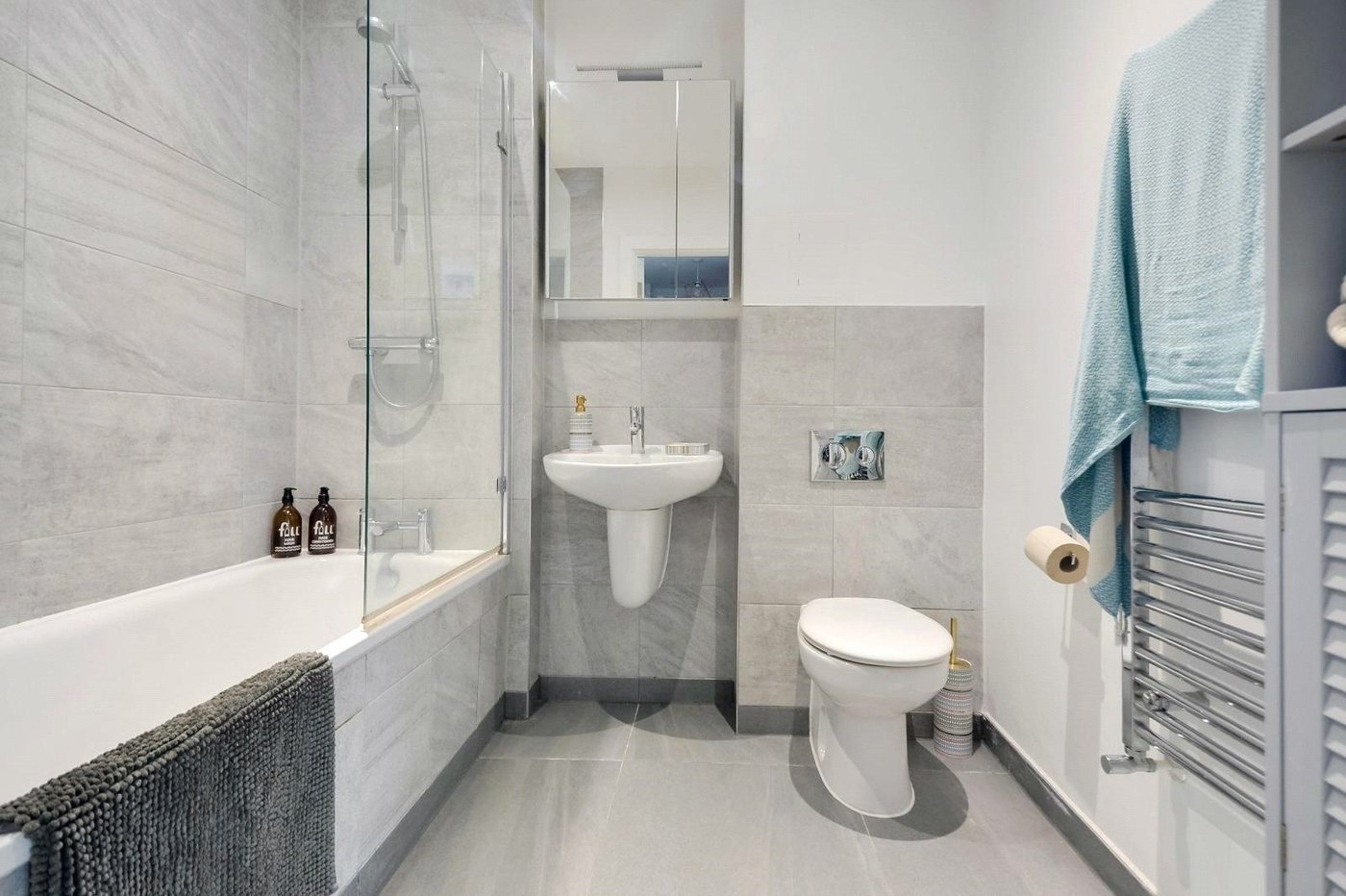 2 bedroom property for sale in London | Robinson Jackson