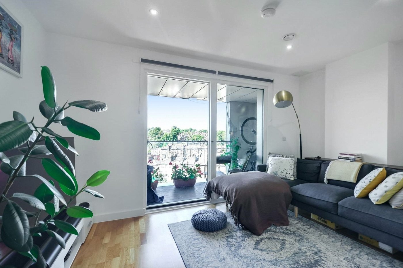 2 bedroom property for sale in London | Robinson Jackson
