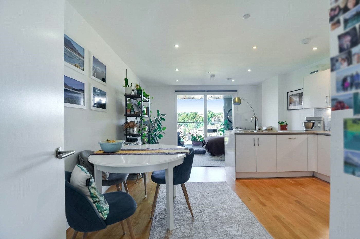 2 bedroom property for sale in London | Robinson Jackson