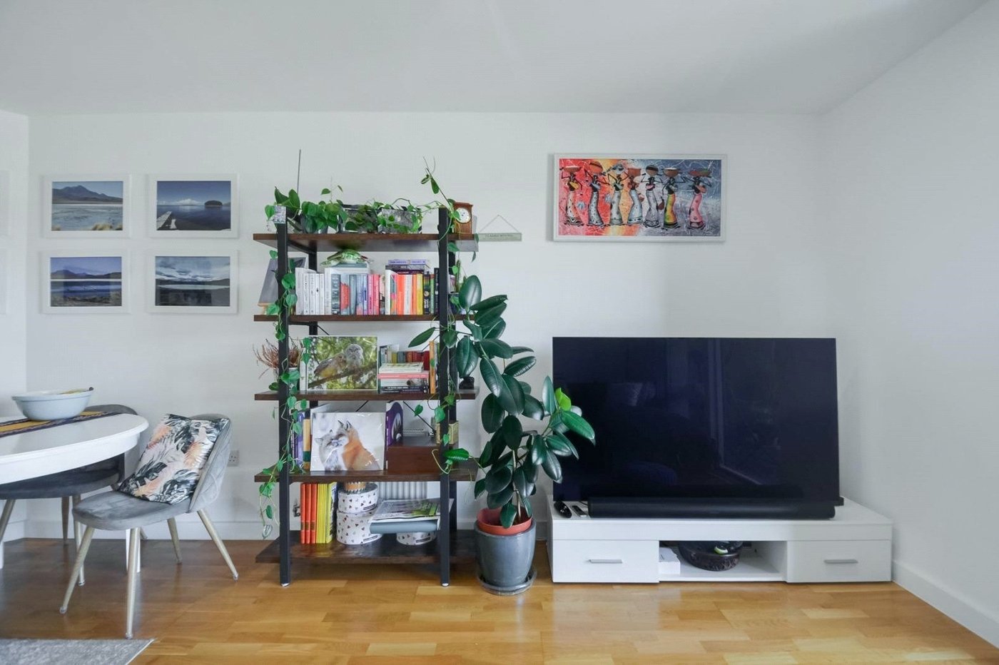 2 bedroom property for sale in London | Robinson Jackson