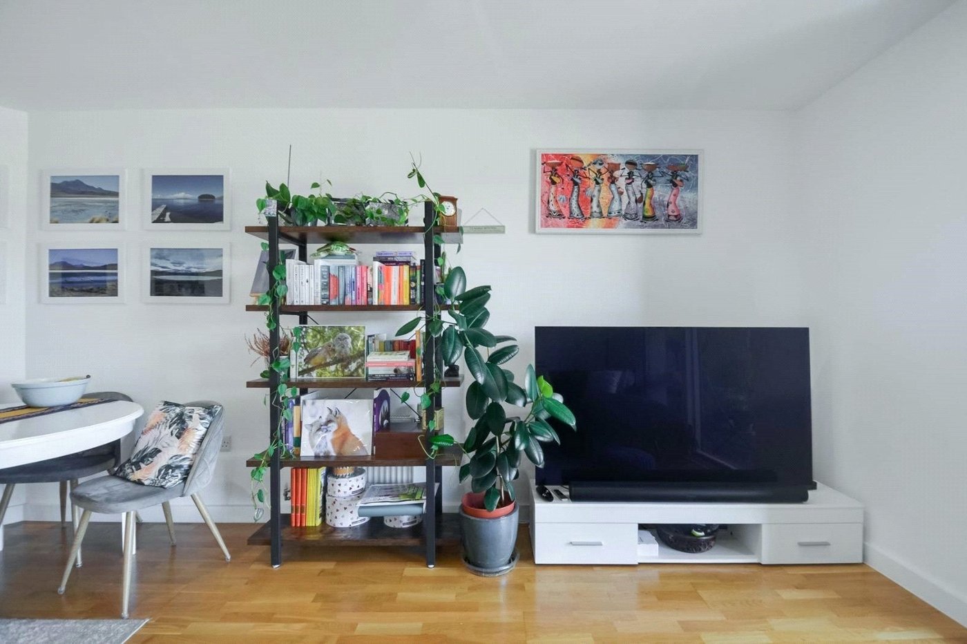 2 bedroom property for sale in London | Robinson Jackson