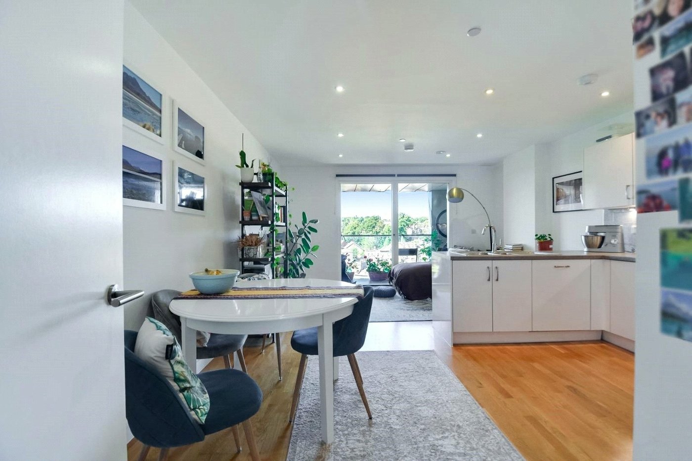 2 bedroom property for sale in London | Robinson Jackson