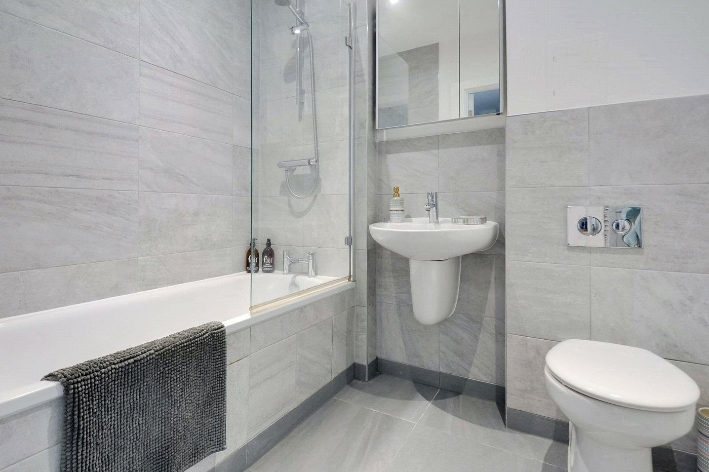 2 bedroom property for sale in London | Robinson Jackson