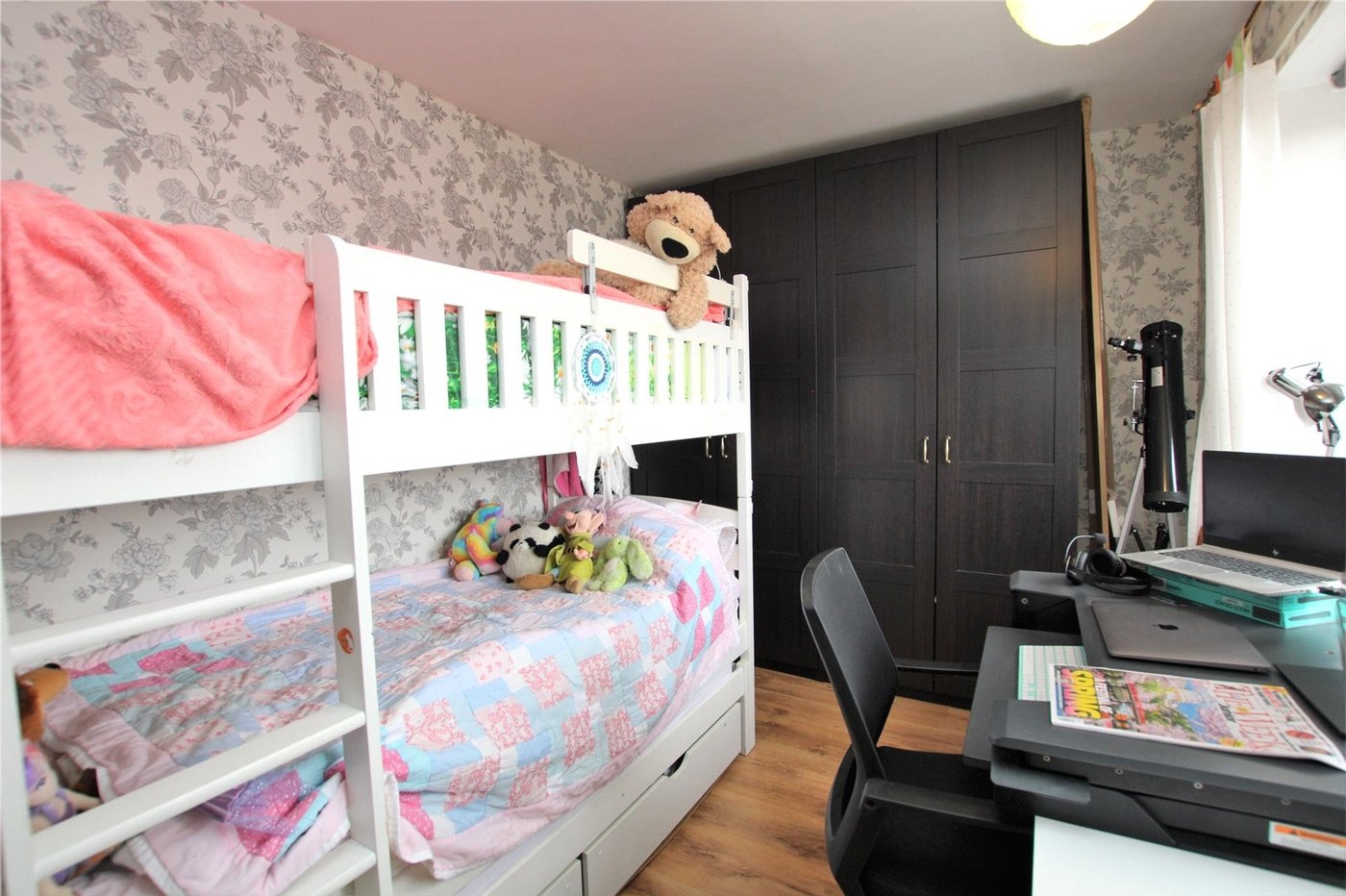 3 bedroom house for sale in London | Robinson Jackson