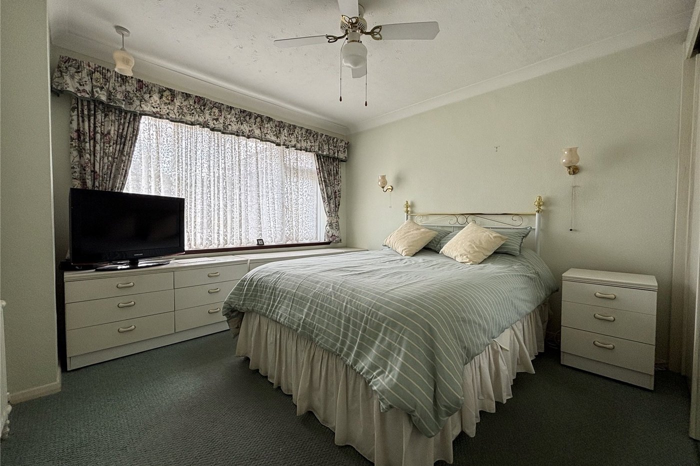3 bedroom bungalow for sale in Chatham | Robinson Michael & Jackson