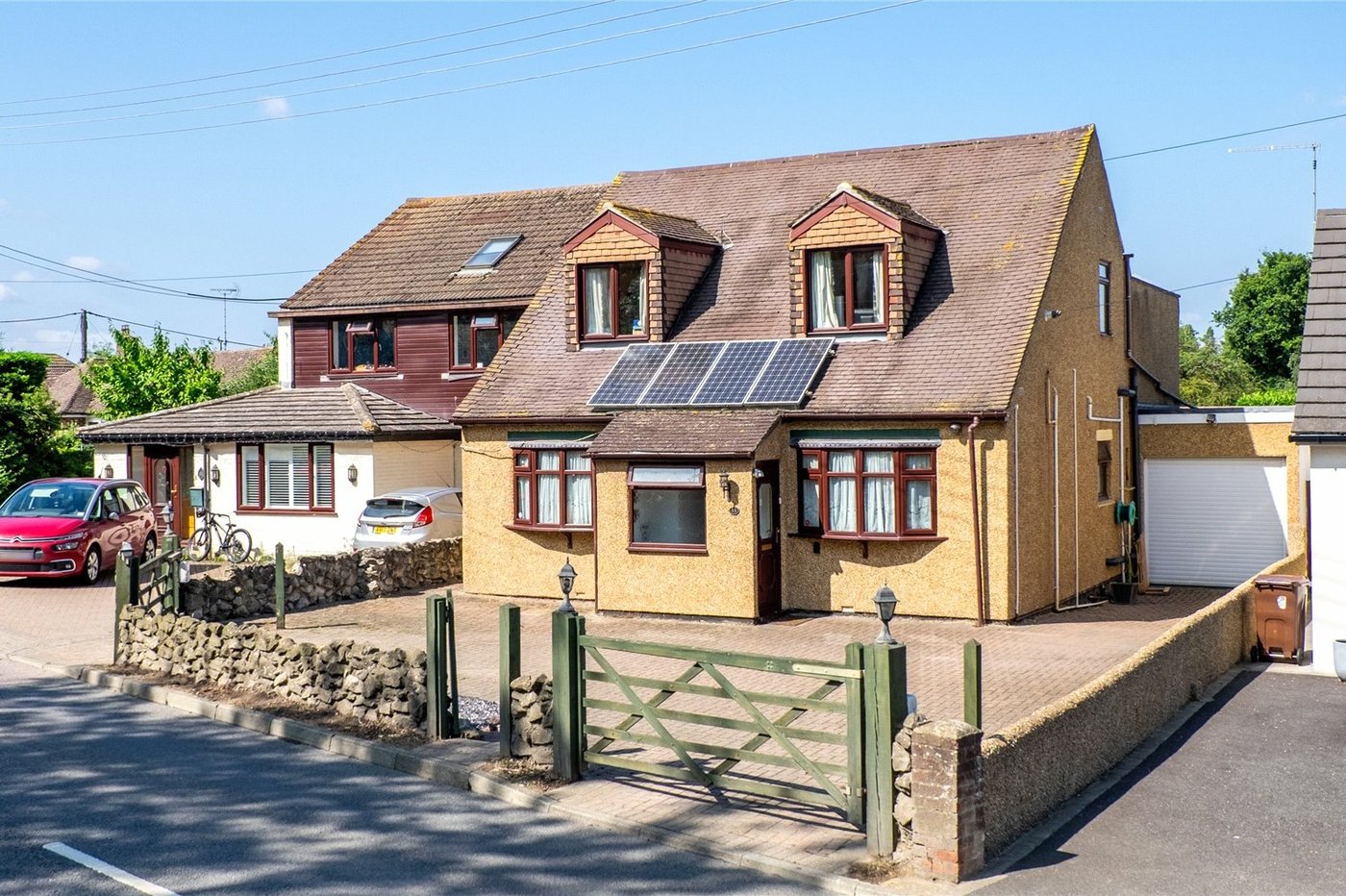 3 bedroom bungalow for sale in Cliffe Woods | Robinson Michael & Jackson