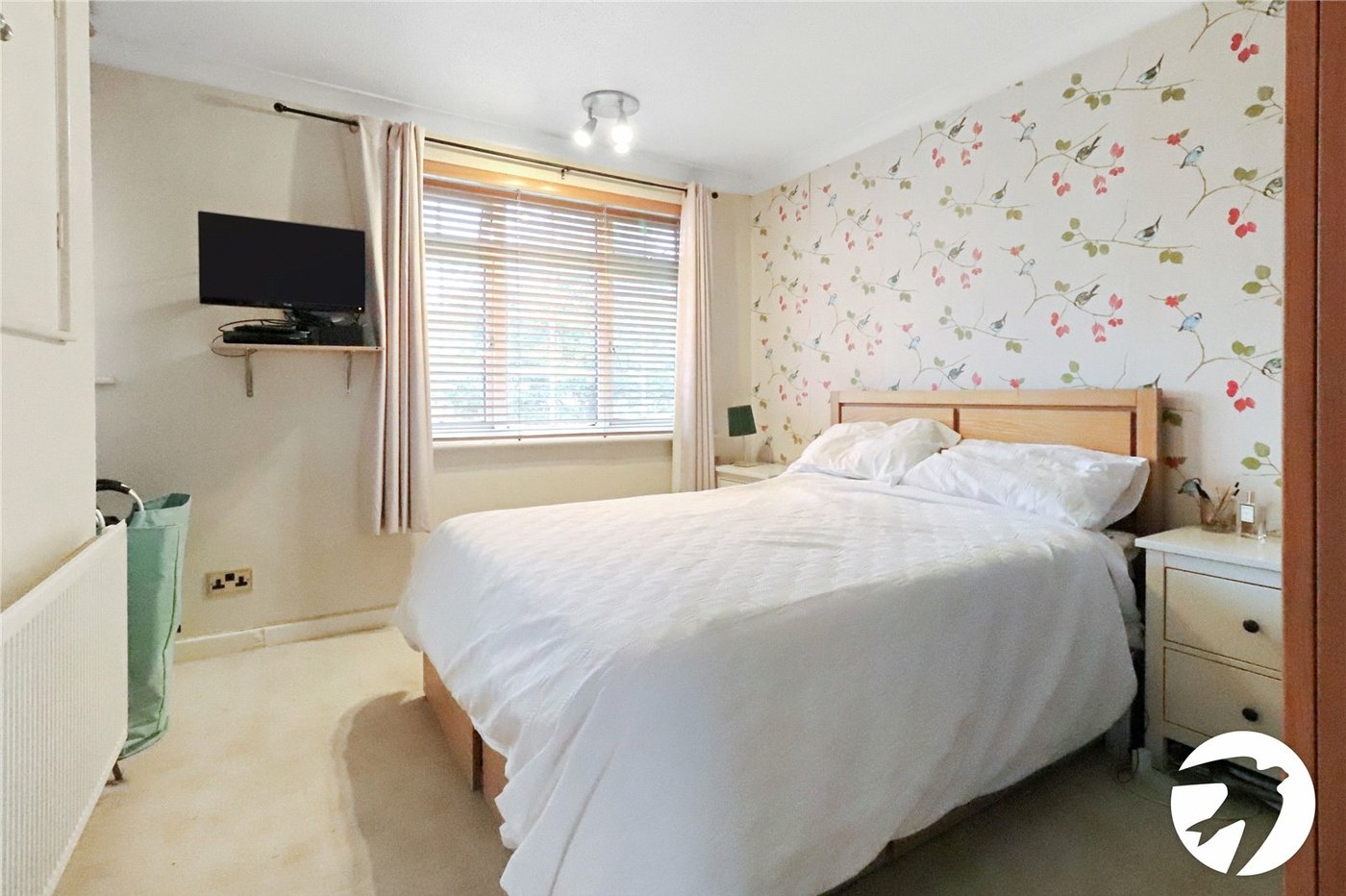 2 bedroom house for sale in London | Robinson Jackson