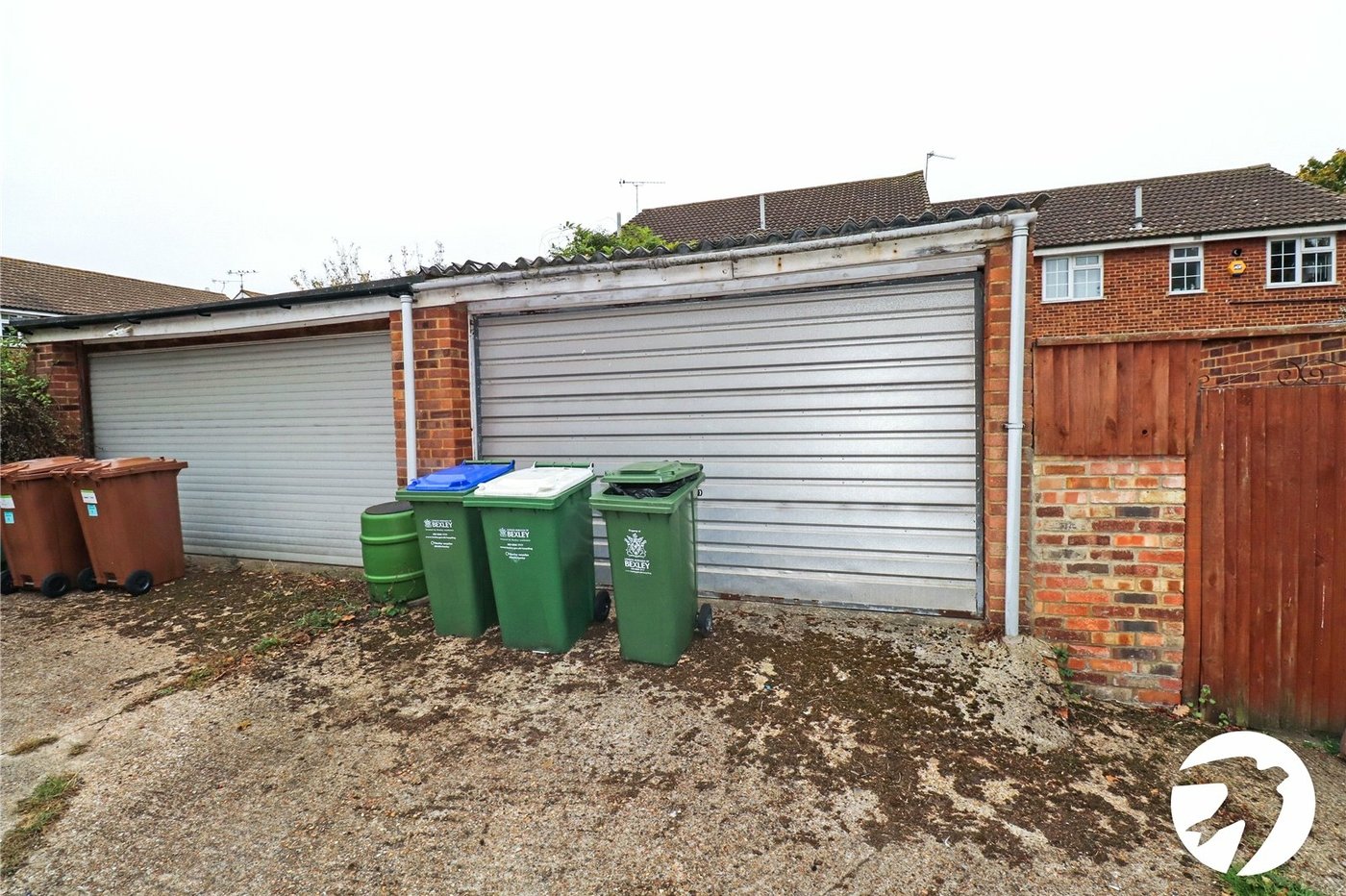 2 bedroom house for sale in London | Robinson Jackson