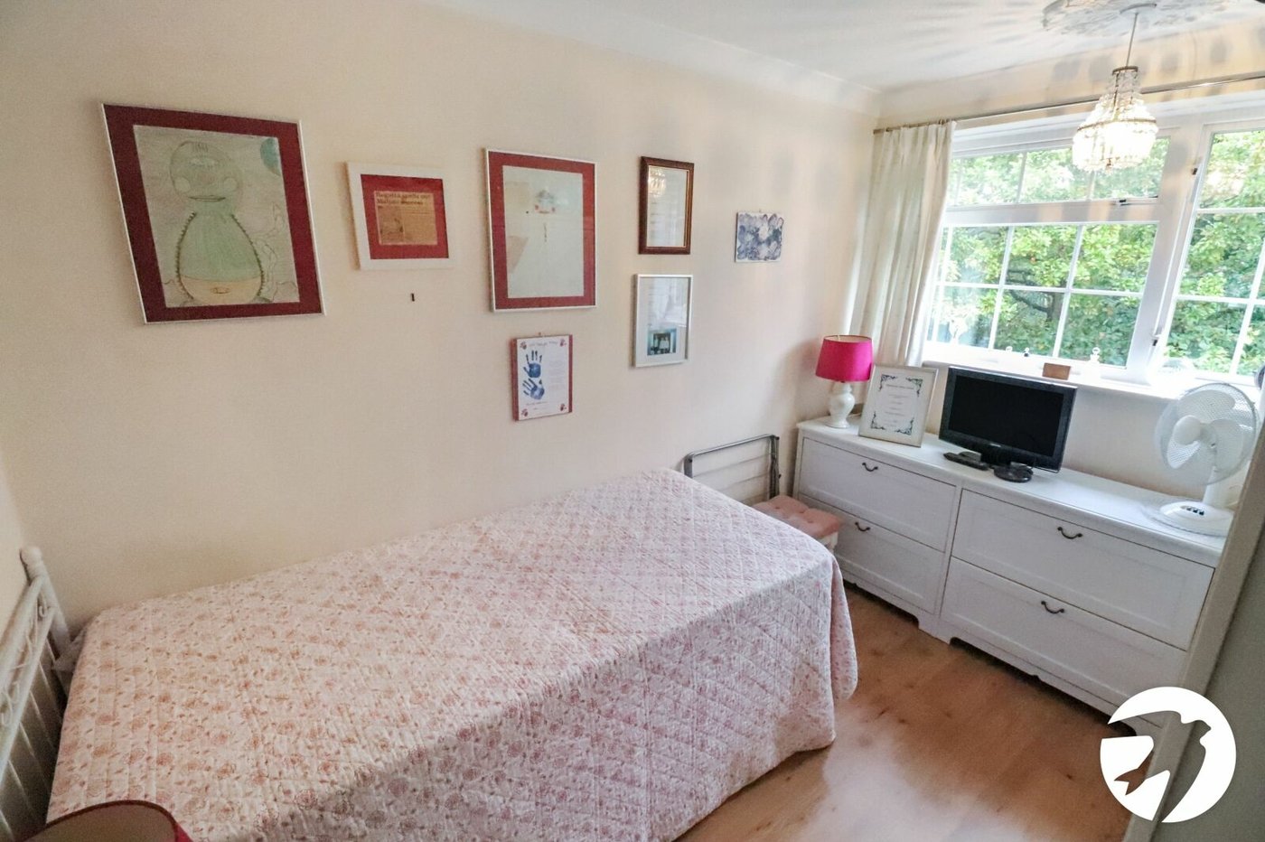 2 bedroom house for sale in London | Robinson Jackson