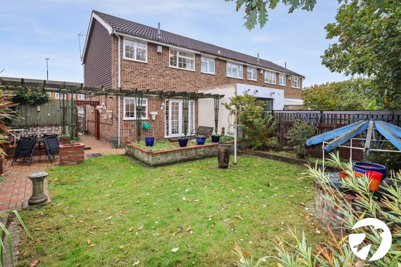 2 bedroom house for sale in London | Robinson Jackson