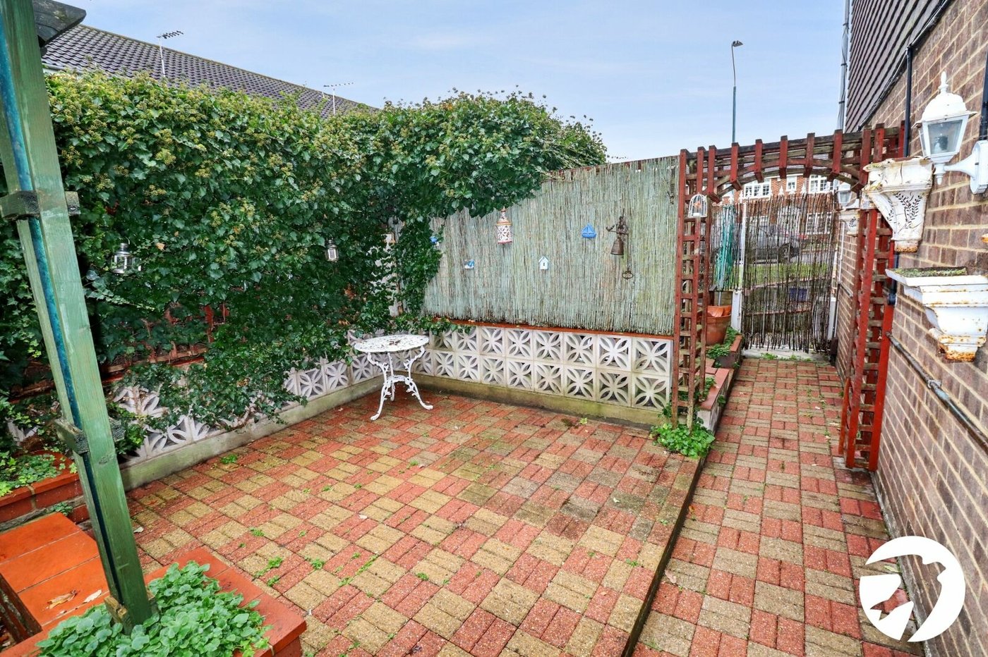 2 bedroom house for sale in London | Robinson Jackson