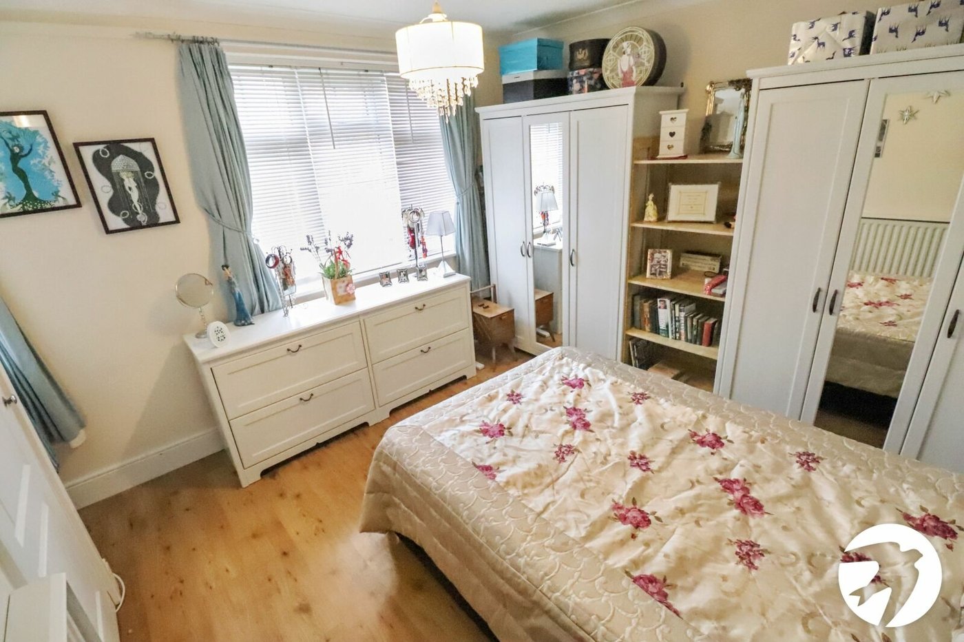 2 bedroom house for sale in London | Robinson Jackson