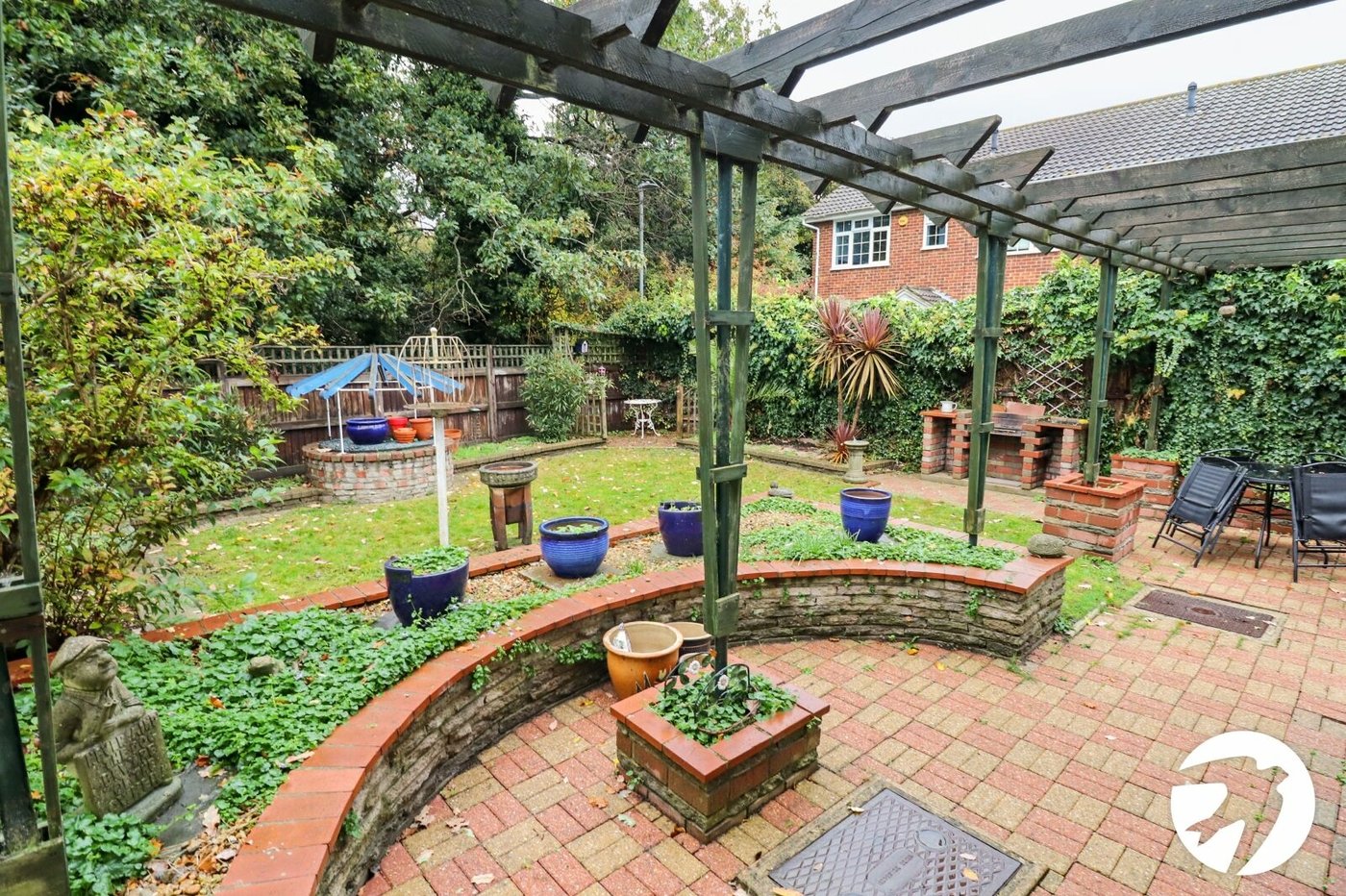 2 bedroom house for sale in London | Robinson Jackson