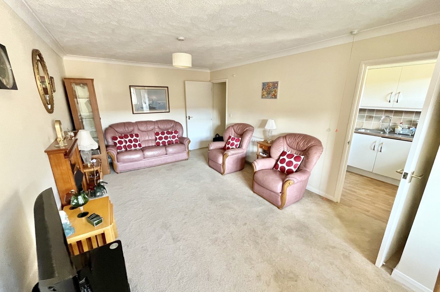 1 bedroom property for sale in Hatherley Crescent | Robinson Jackson