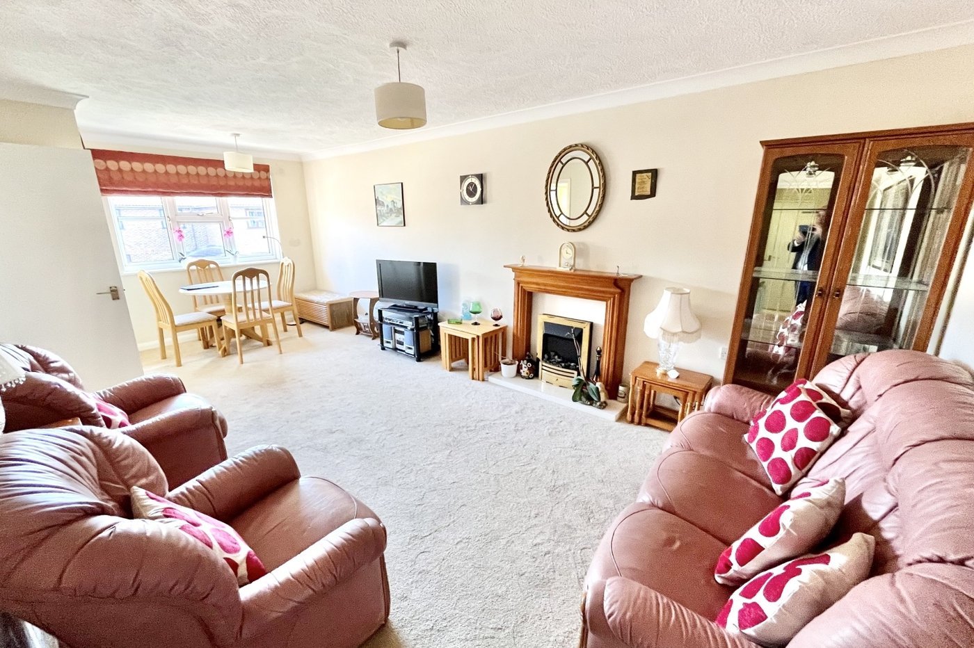 1 bedroom property for sale in Hatherley Crescent | Robinson Jackson