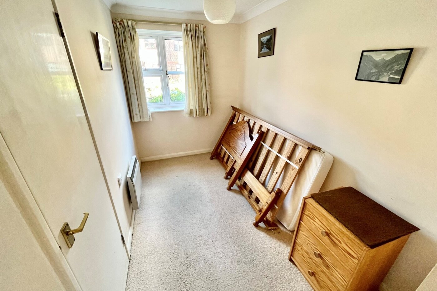 2 bedroom property for sale in Hatherley Crescent | Robinson Jackson