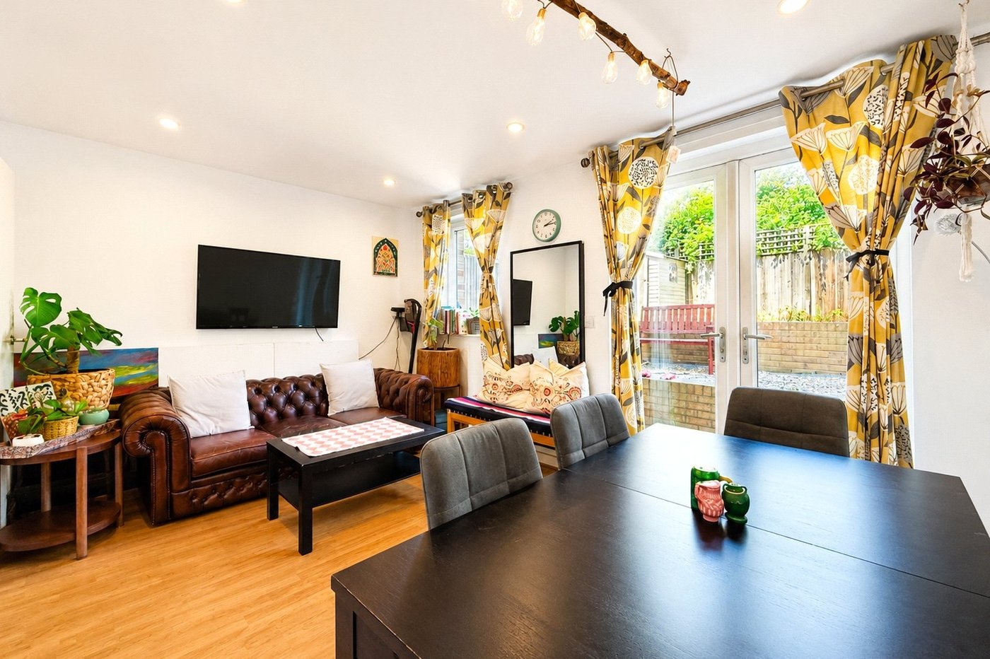 3 bedroom house for sale in London | Robinson Jackson