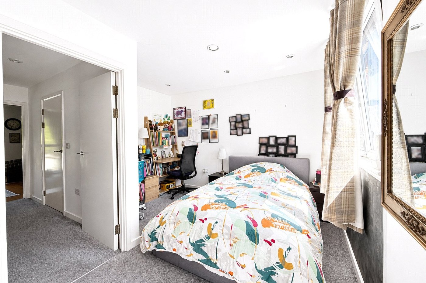 3 bedroom house for sale in London | Robinson Jackson