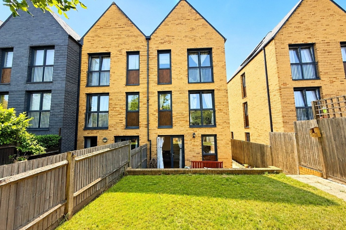 3 bedroom house for sale in London | Robinson Jackson