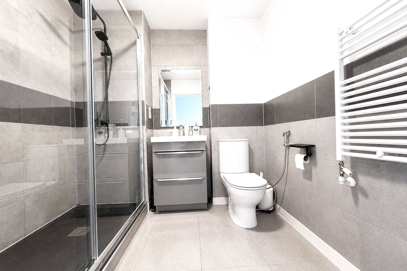 3 bedroom house for sale in London | Robinson Jackson