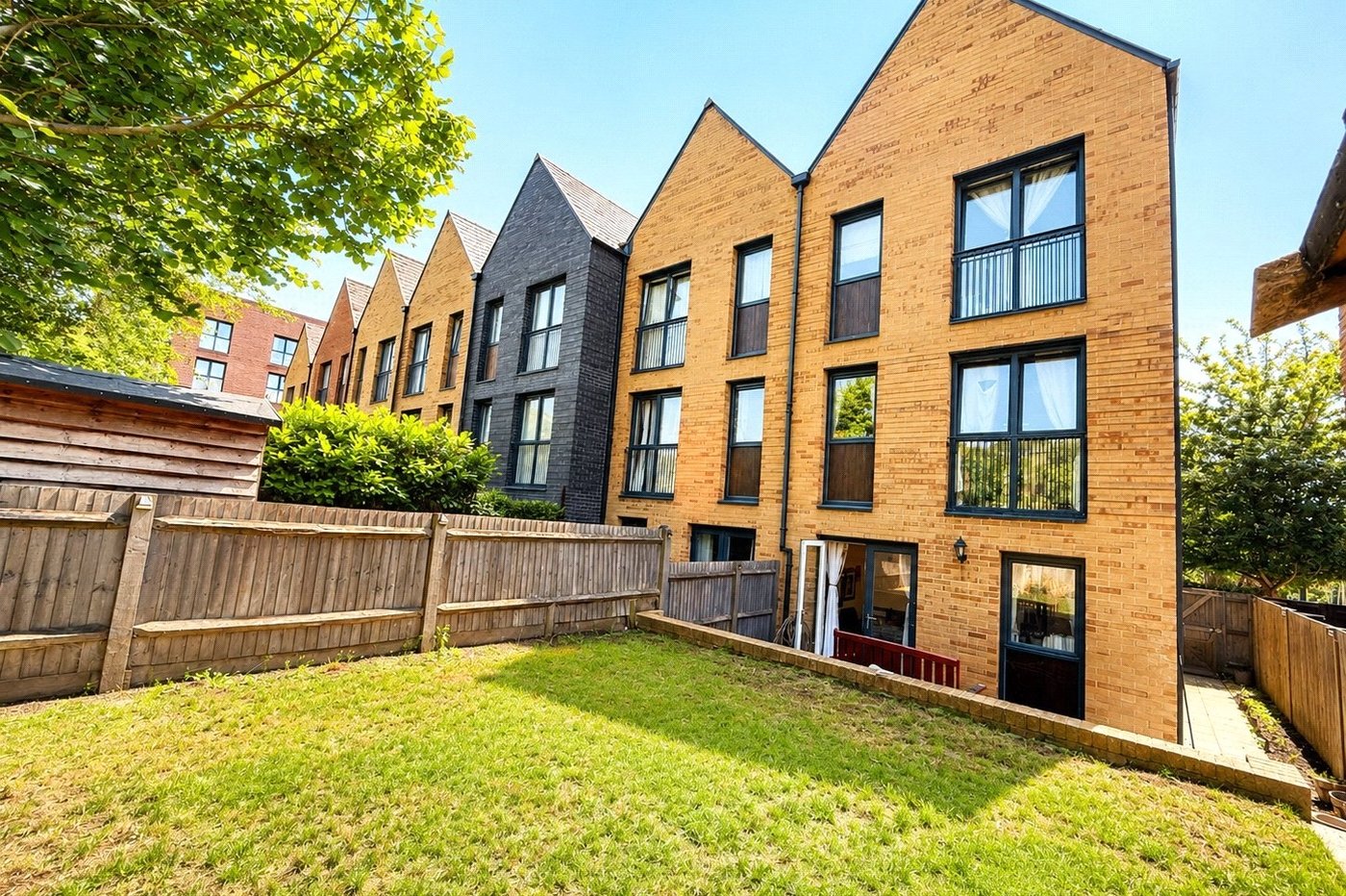 3 bedroom house for sale in London | Robinson Jackson