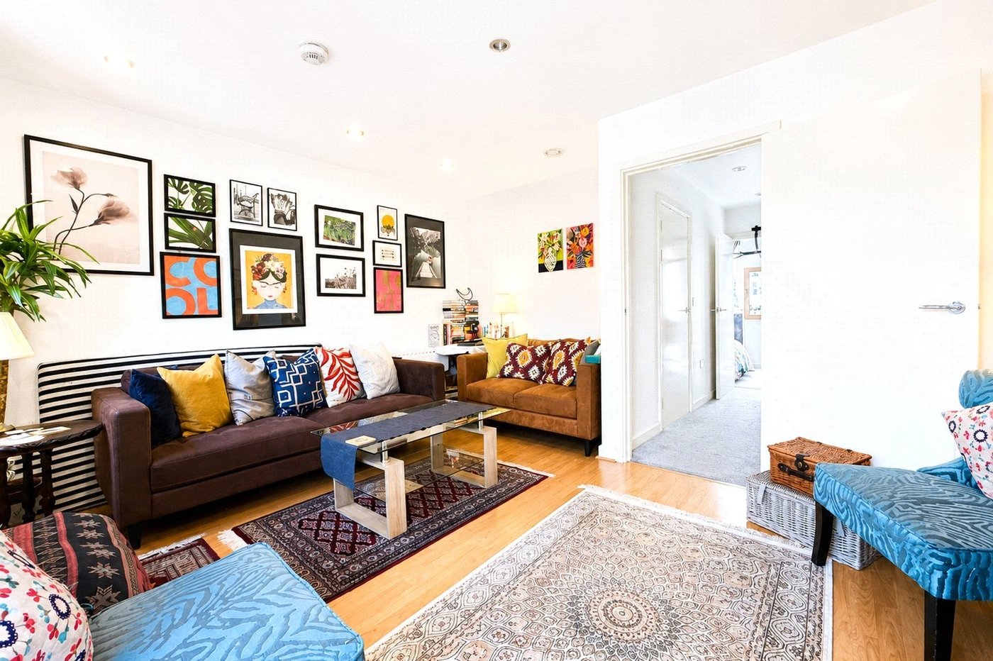 3 bedroom house for sale in London | Robinson Jackson