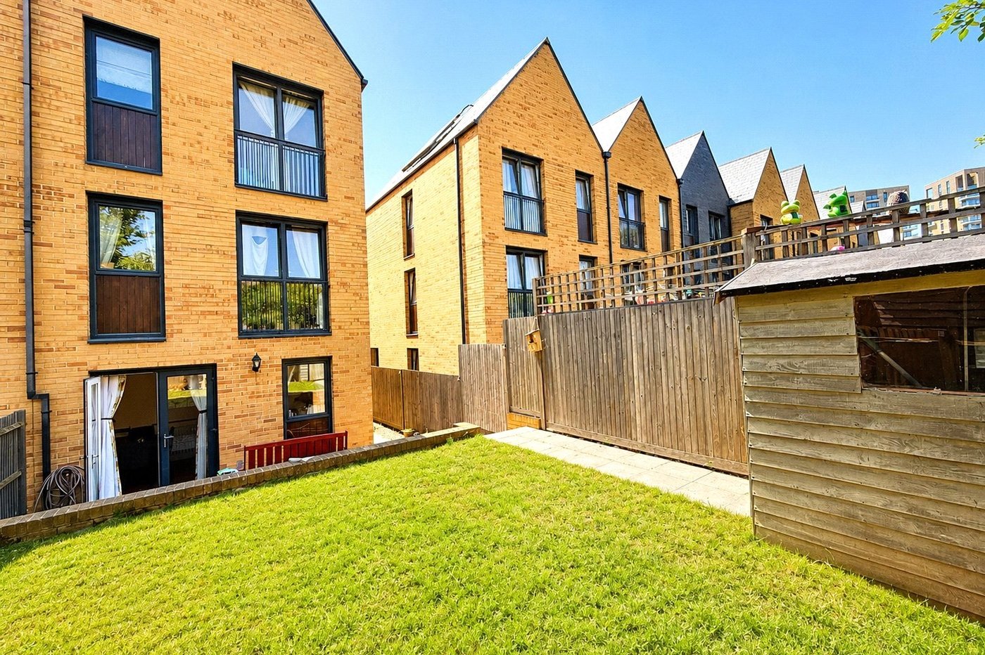 3 bedroom house for sale in London | Robinson Jackson