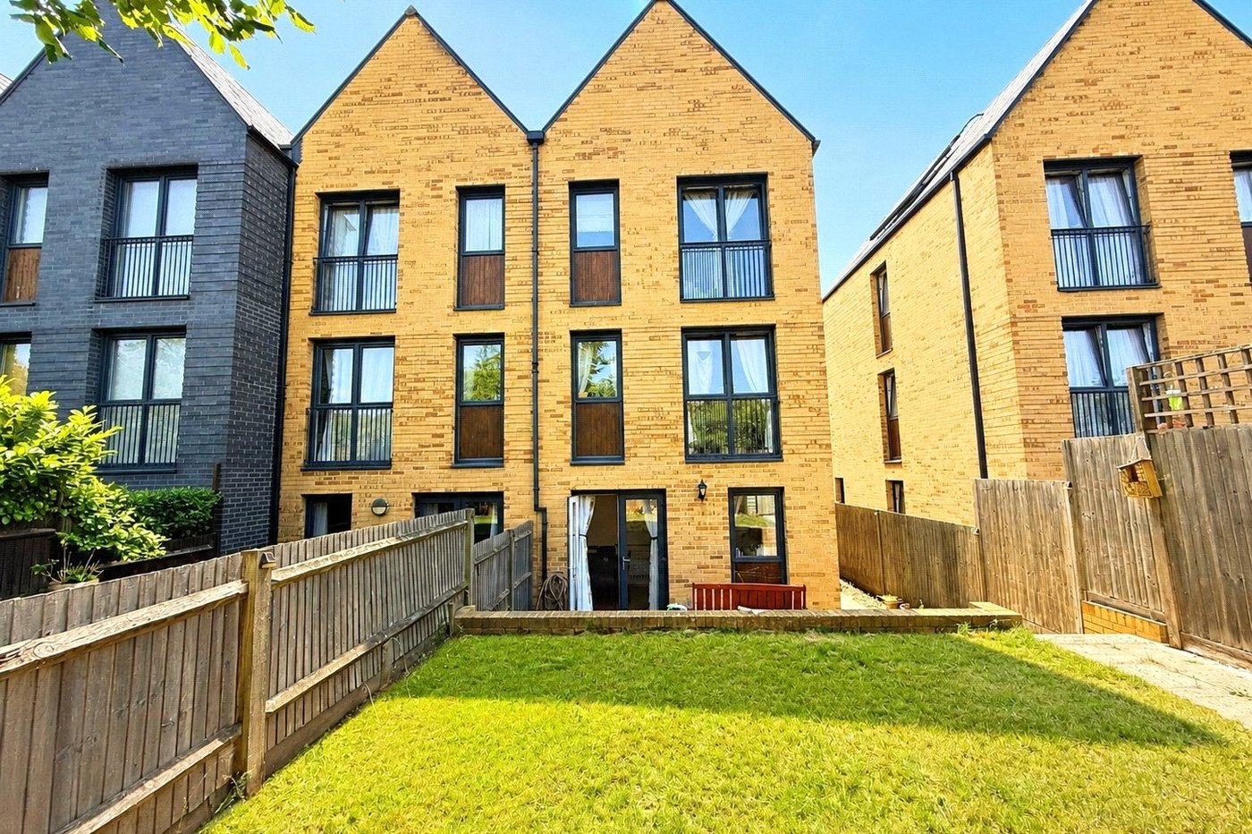 3 bedroom house for sale in London | Robinson Jackson