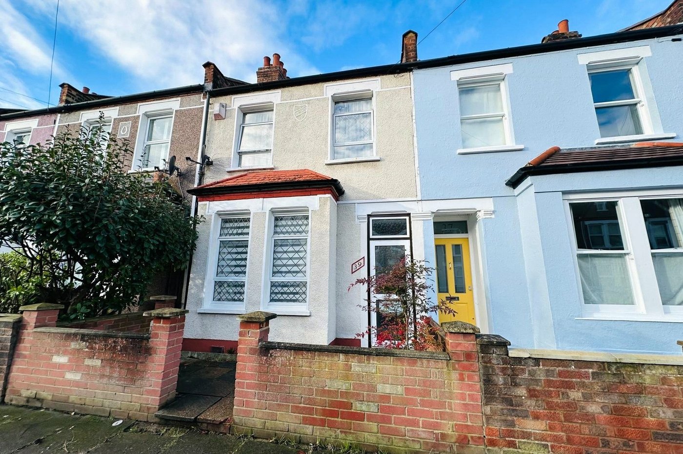 3 bedroom house for sale in London | Robinson Jackson