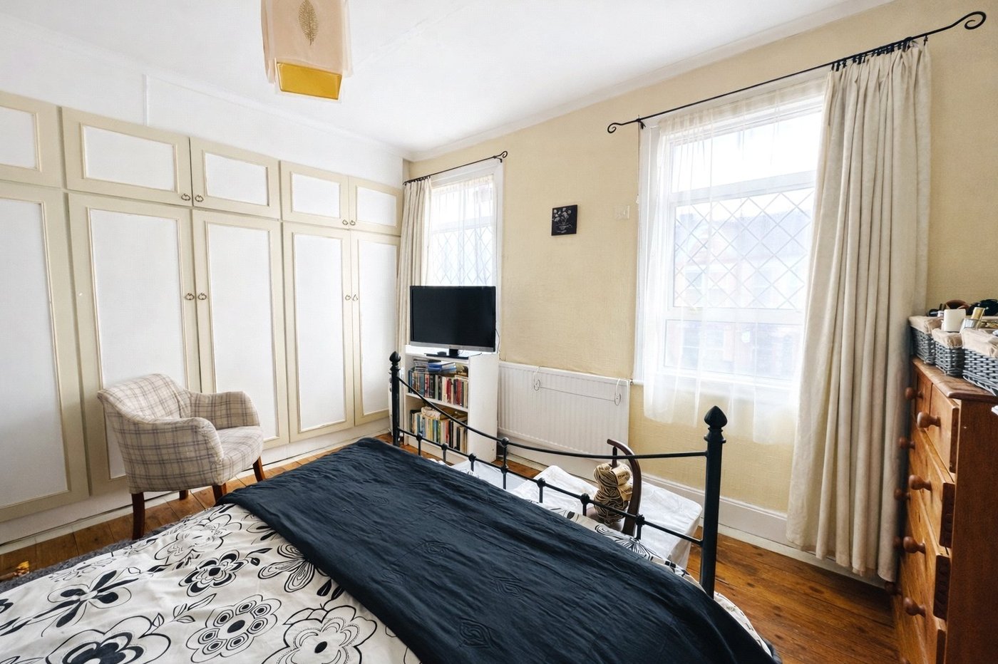 3 bedroom house for sale in London | Robinson Jackson