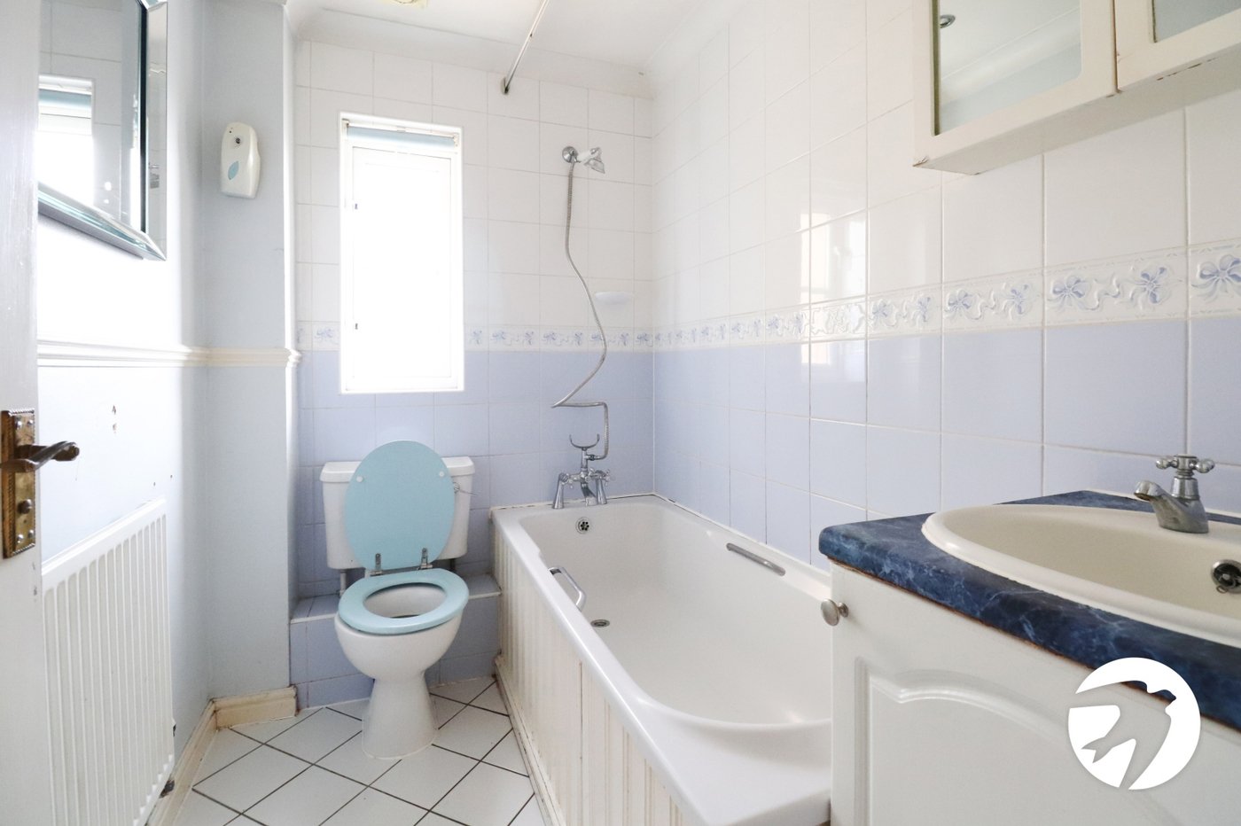 2 bedroom house for sale in London | Robinson Jackson