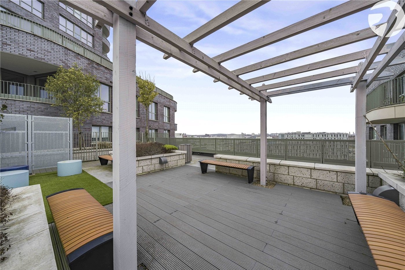 2 bedroom property for sale in London | Robinson Jackson