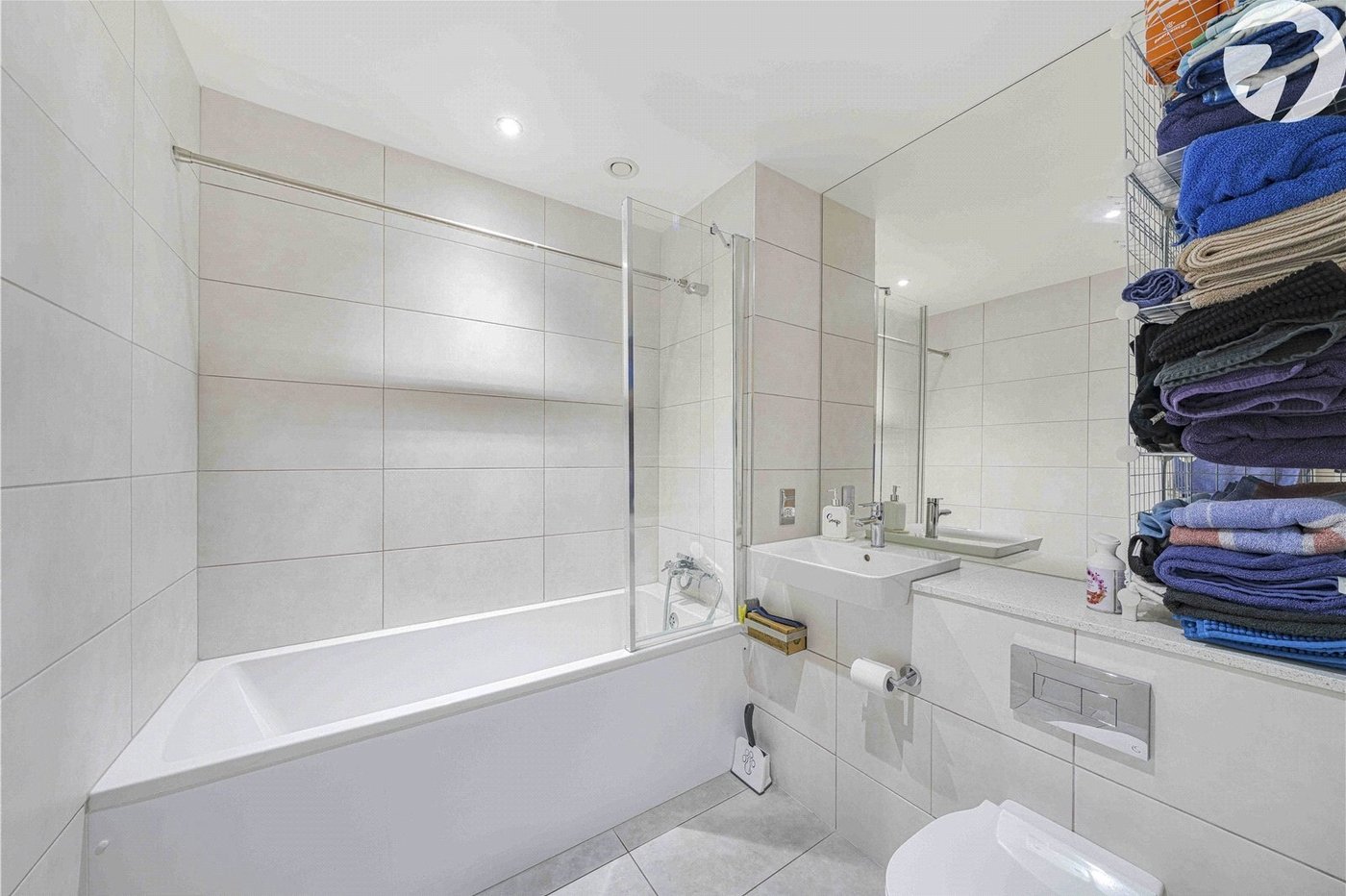 2 bedroom property for sale in London | Robinson Jackson