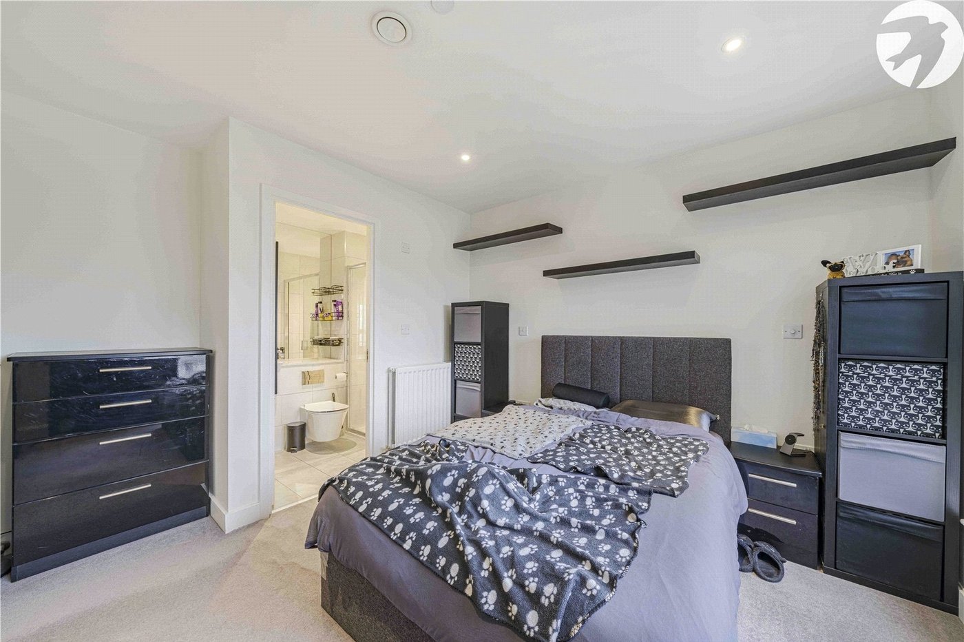 2 bedroom property for sale in London | Robinson Jackson