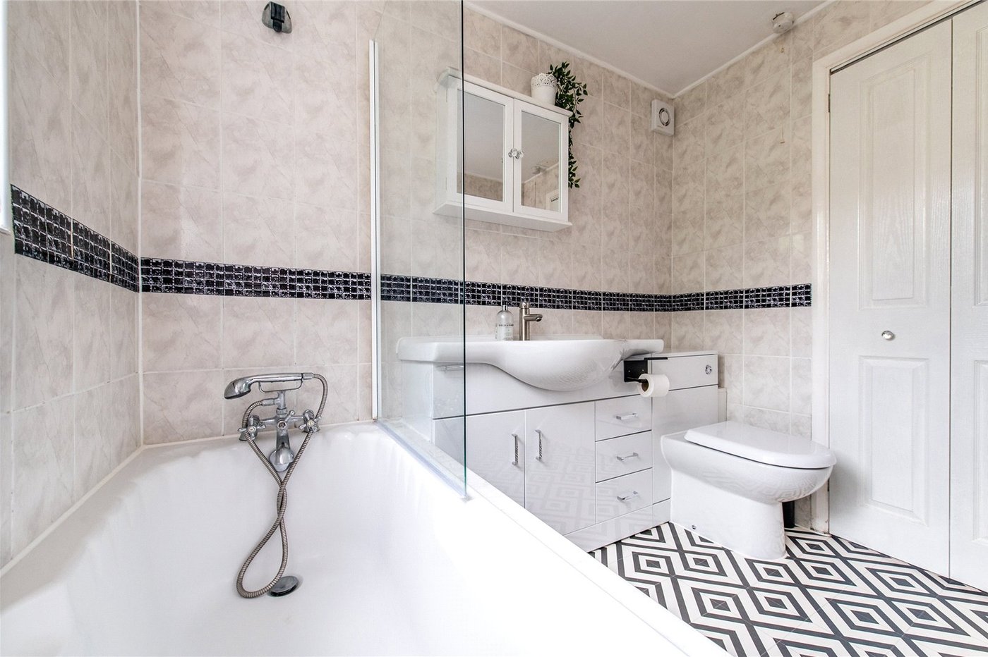 2 bedroom house for sale in Sittingbourne | Robinson Michael & Jackson