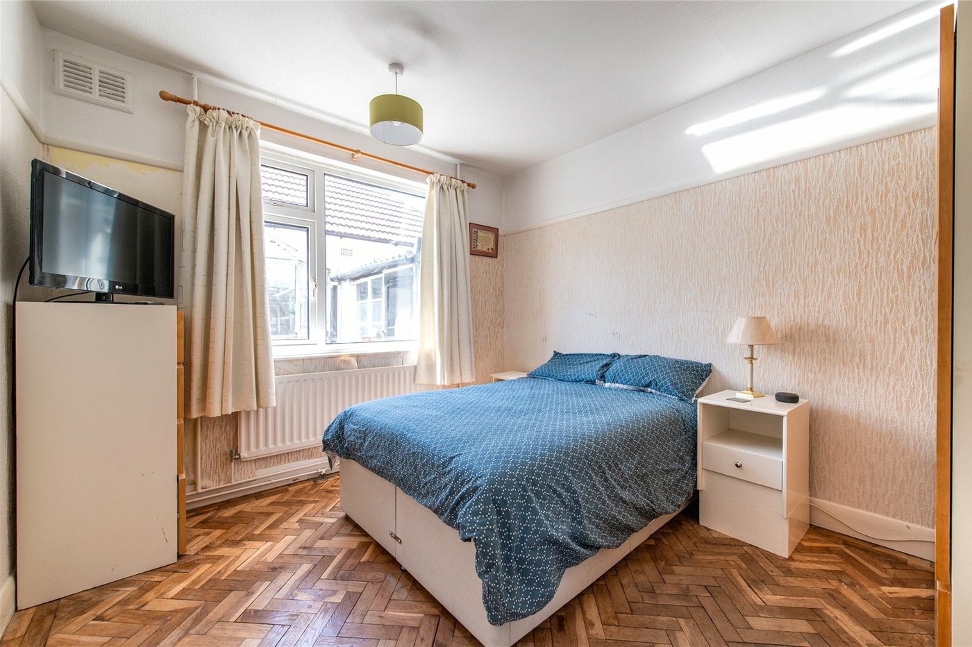 2 bedroom bungalow for sale in Gravesend | Robinson Michael & Jackson