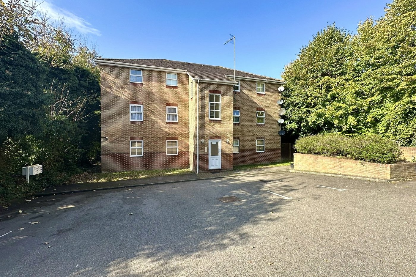 2 bedroom property for sale in Mounts Road | Robinson Jackson