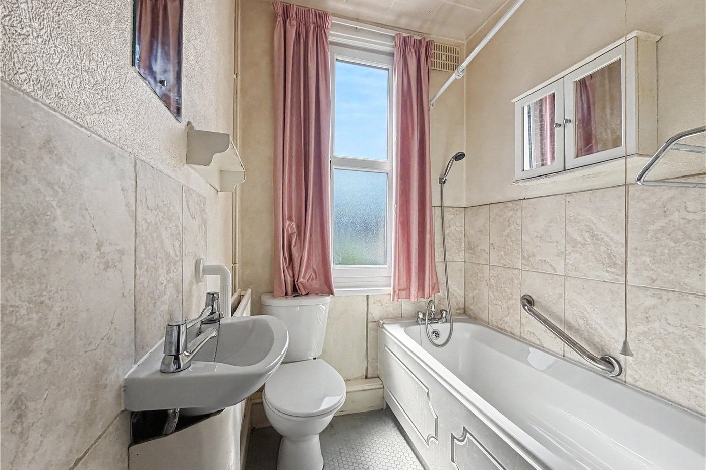 3 bedroom house for sale in Gillingham | Robinson Michael & Jackson