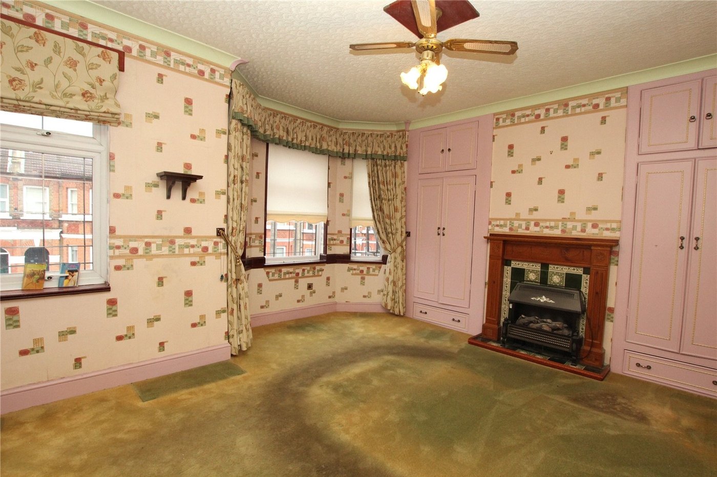 2 bedroom house for sale in Plumstead Common | Robinson Jackson