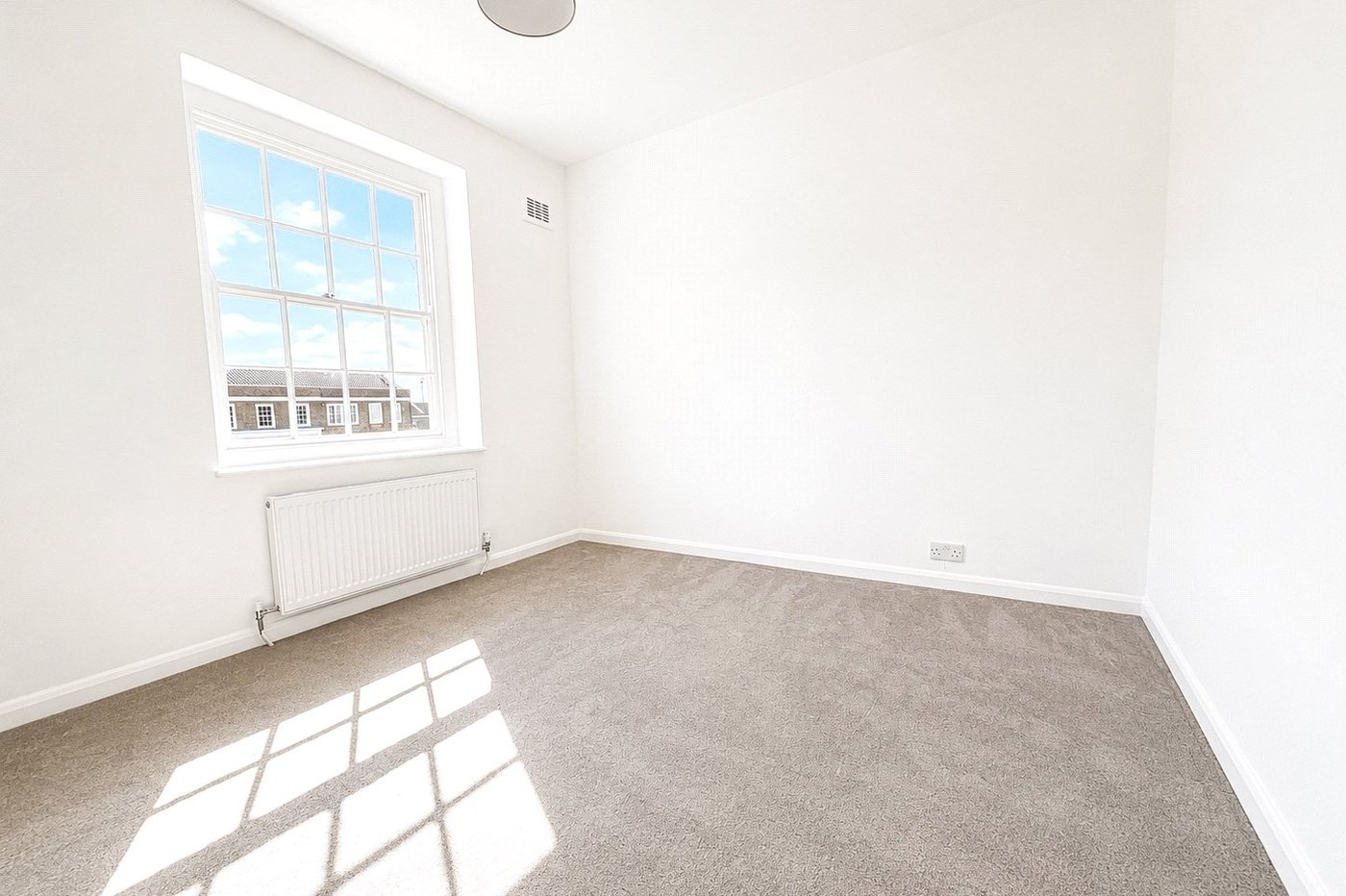 2 bedroom property for sale in London | Robinson Jackson