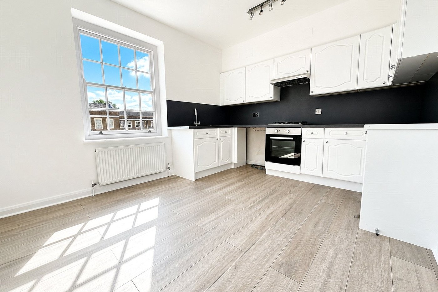 2 bedroom property for sale in London | Robinson Jackson