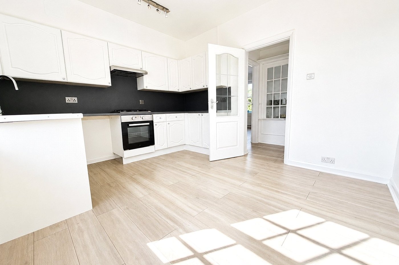 2 bedroom property for sale in London | Robinson Jackson