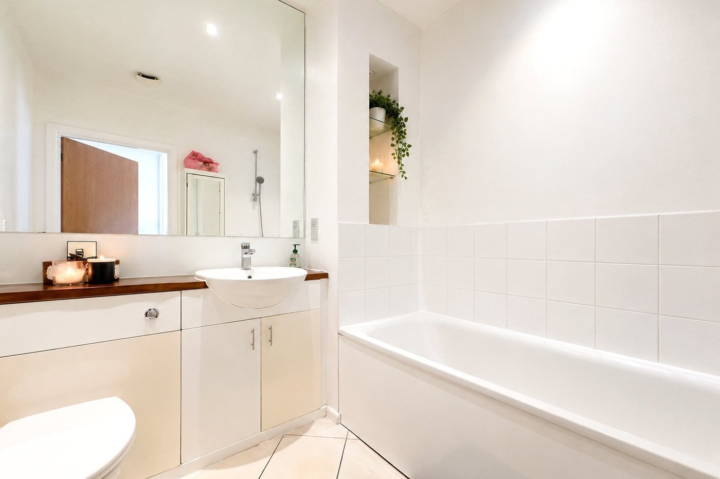 2 bedroom property for sale in Fieldfare Lane | Robinson Jackson