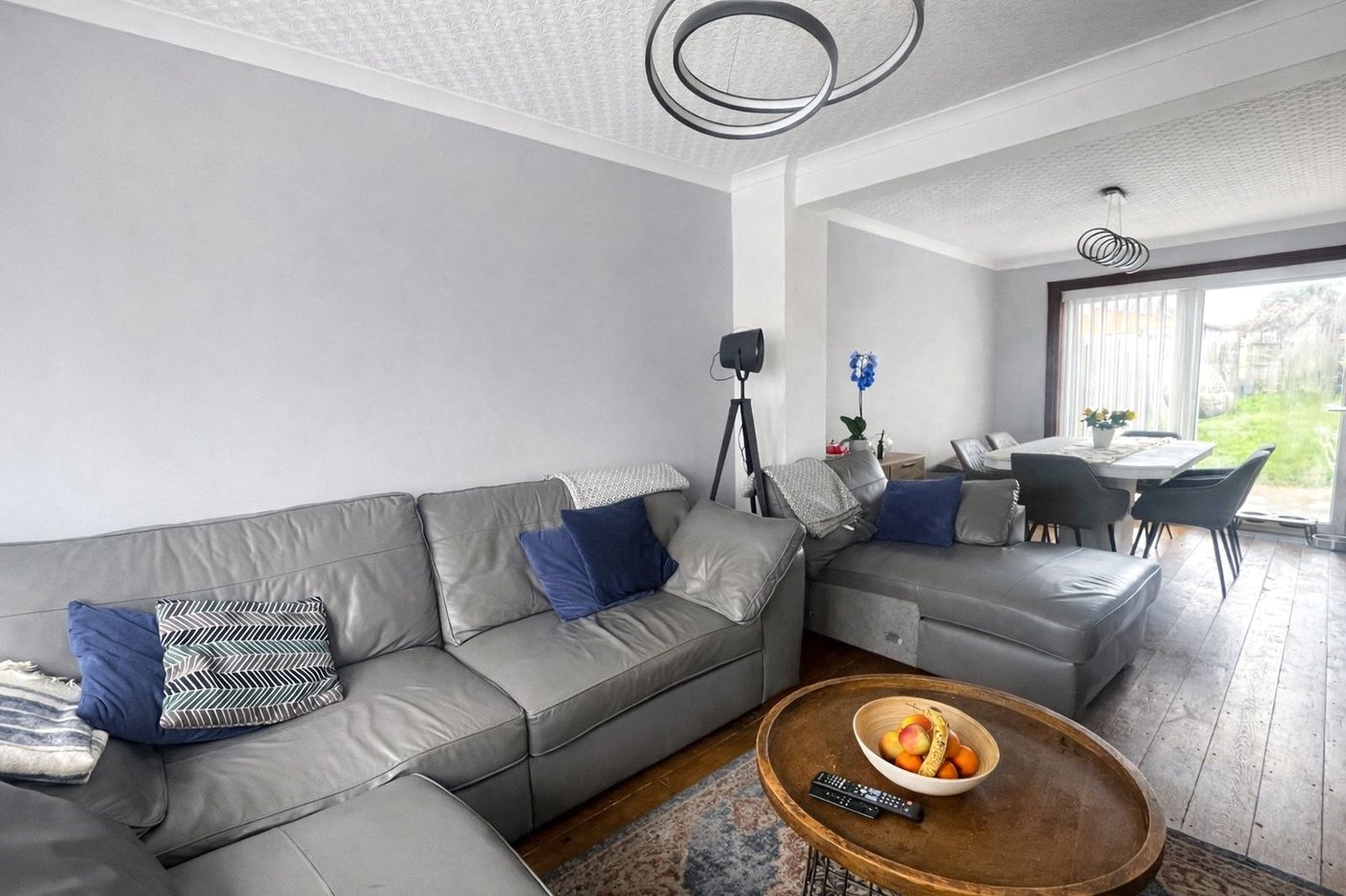 3 bedroom house for sale in London | Robinson Jackson