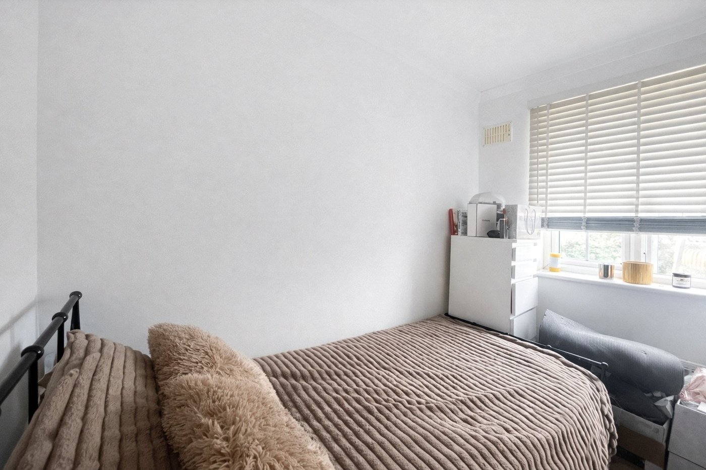 3 bedroom house for sale in London | Robinson Jackson