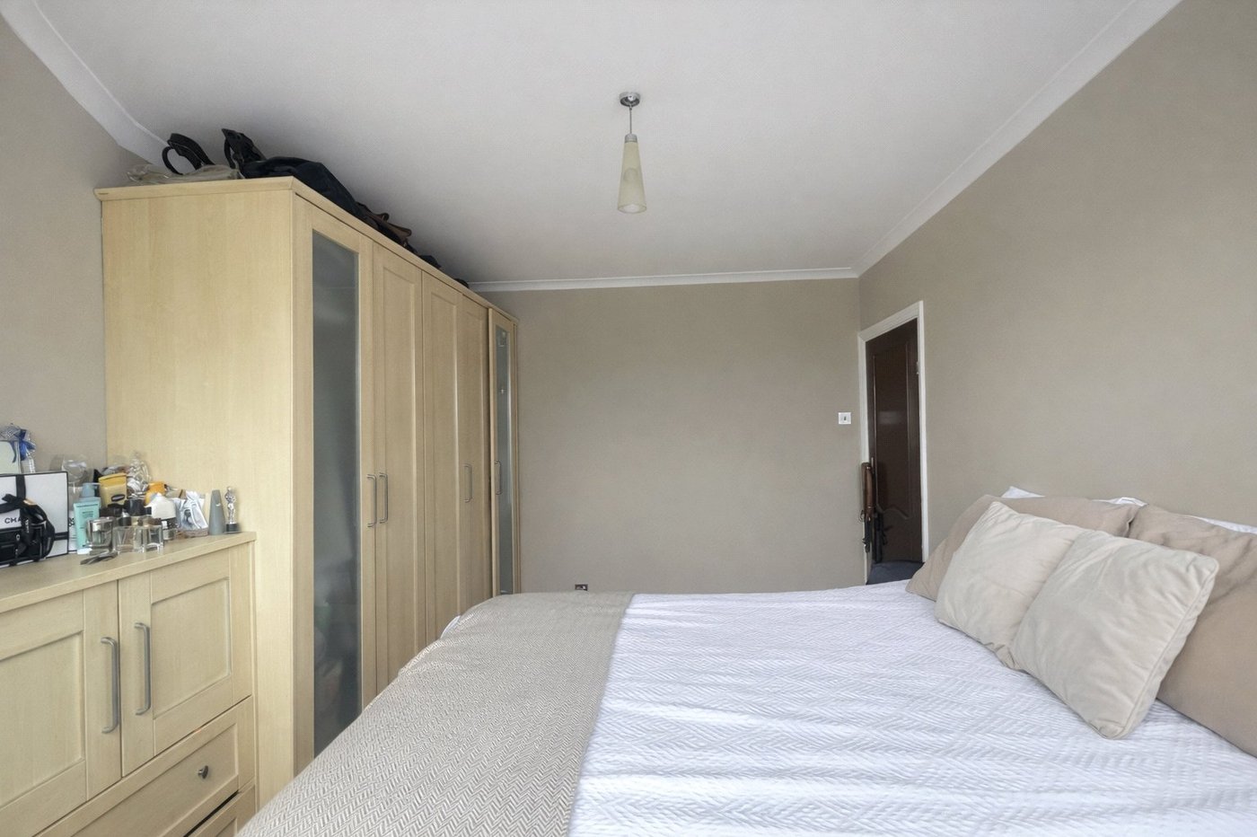 3 bedroom house for sale in London | Robinson Jackson