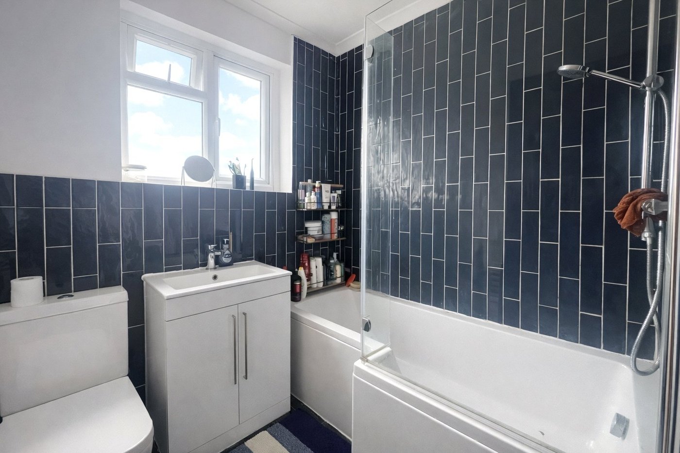 3 bedroom house for sale in London | Robinson Jackson