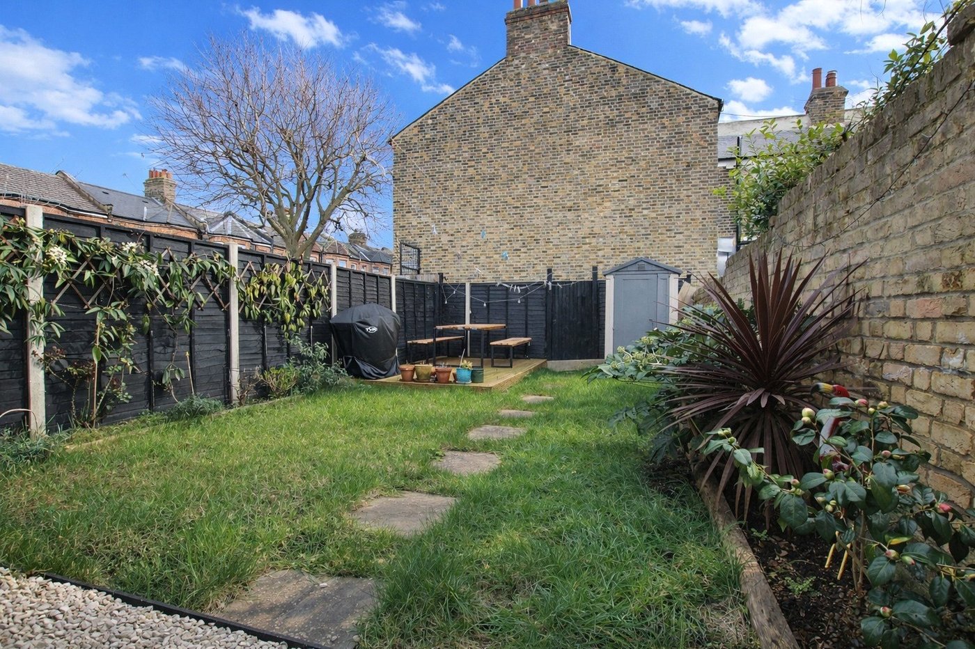 2 bedroom property for sale in Plumstead Common | Robinson Jackson