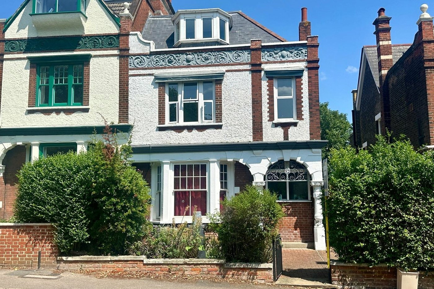 3 bedroom property for sale in London | Robinson Jackson